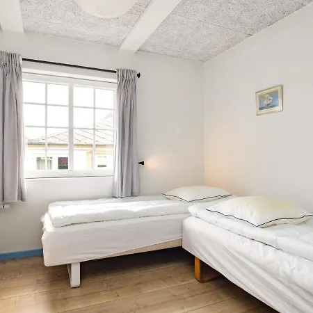 10 Person In Marstal-by Traum