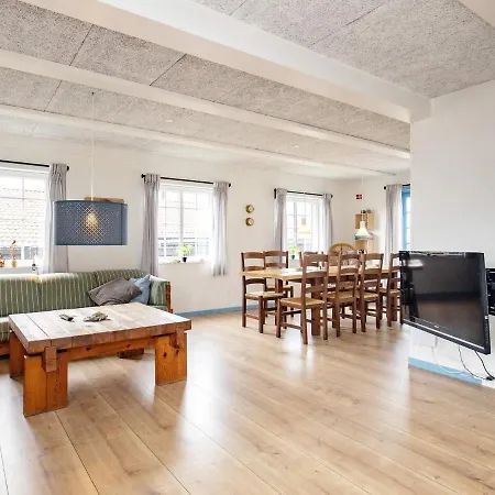 10 Person In Marstal-by Traum *