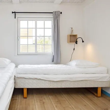 10 Person In Marstal-by Traum *