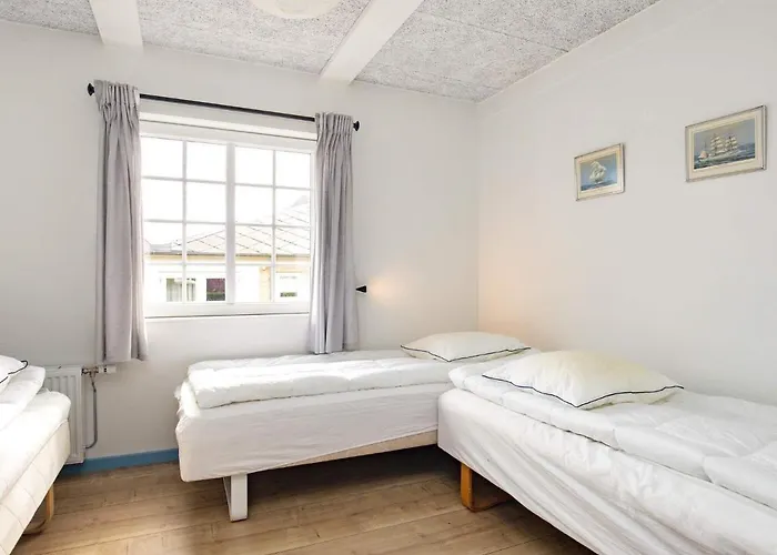 10 Person In Marstal-by Traum